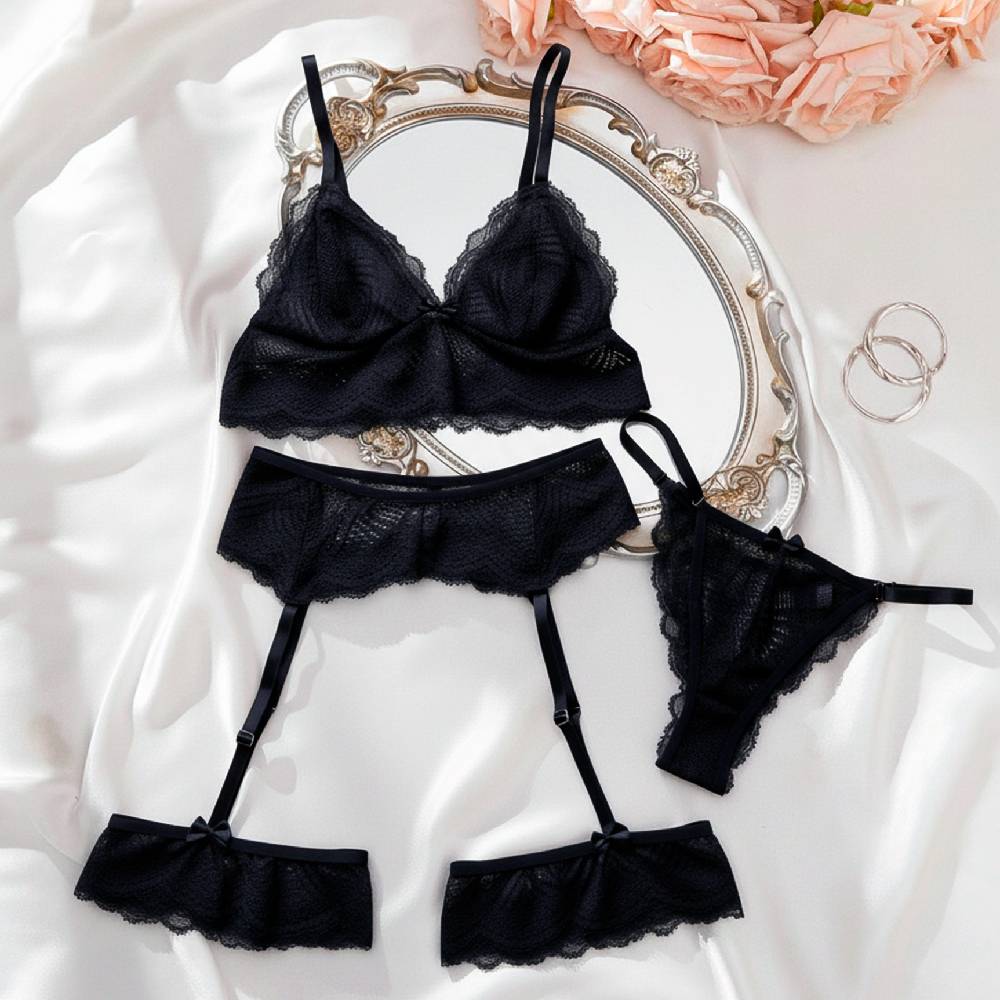 Conjunto Trio de Renda - Sutiã sem Bojo, Calcinha e Perneira 4 Conjunto Trio de Renda - Sutiã sem Bojo, Calcinha e Perneira - Imagem 4